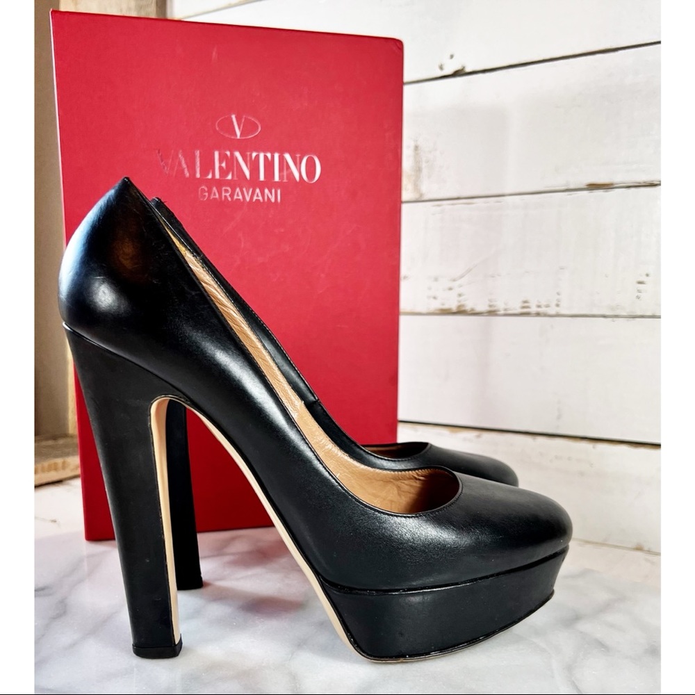 Valentino Garavani Black Leather Platform Pumps - Picture 5 of 8